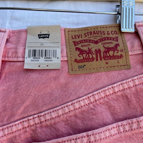 Levi’s Red Distressed Cotton 501 Denim High Rise Cut-Off Shorts Size 25 NWT - Picture 4 of 7